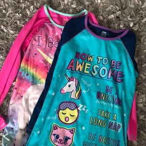 2 girls’ Sleepwear